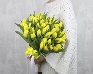 Букет із 51 жовтого тюльпану під стрічку.