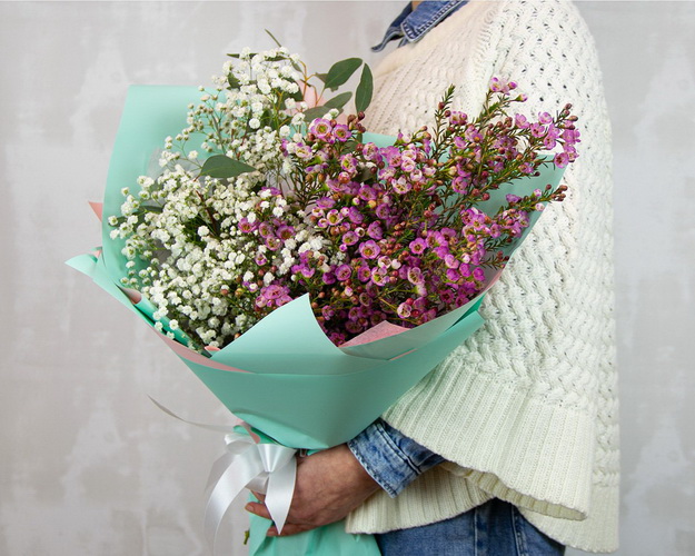 Букет ДУО з 9 гілок хамелаціуму з гіпсофілою