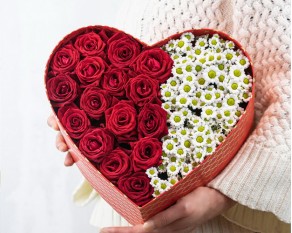 Квіти у коробці Валентин