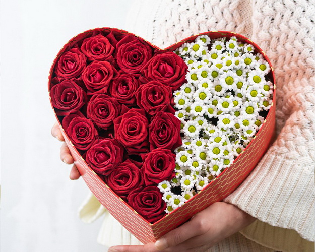 Квіти у коробці Валентин