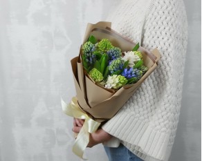Букет з 9 гіацинтів у стильній упаковці