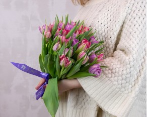 Букет із 25 тюльпанів піоноподібних мікс під стрічку