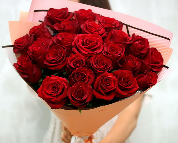Букет із 21 троянди червоної в упакуванні