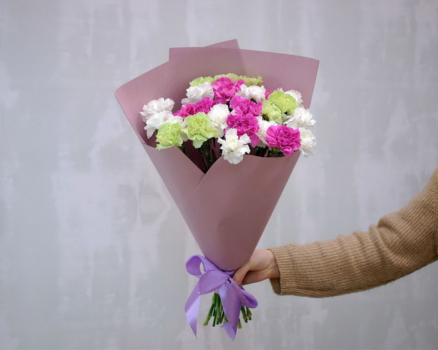 Букет з 25 гвоздик мікс (діантусів) у стильній упаковці