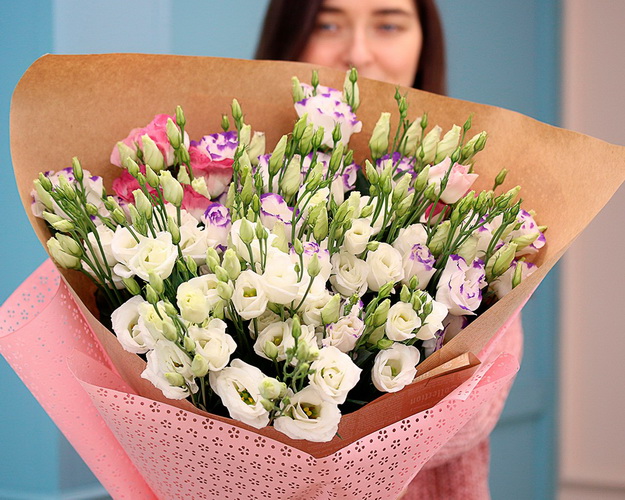 Букет з 21 лізіантусу мікс в упаковці