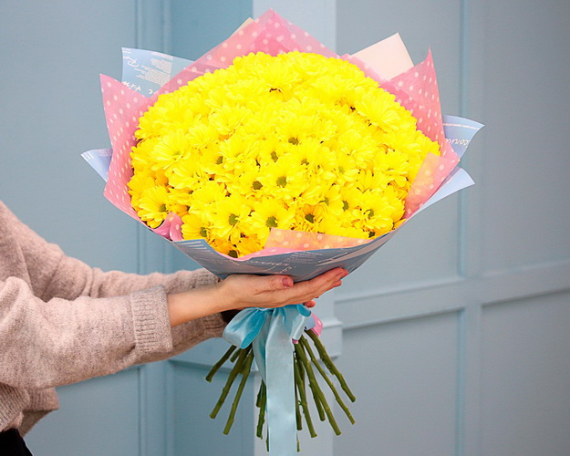 Букет з 25 жовтих кущових хризантем