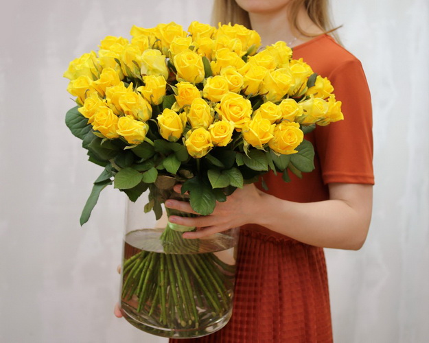 Троянда жовта від 60 см