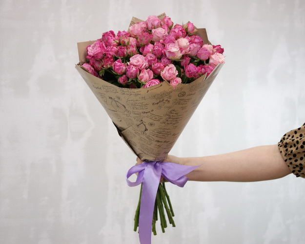 Букет з 19 кущових піоновидних троянд