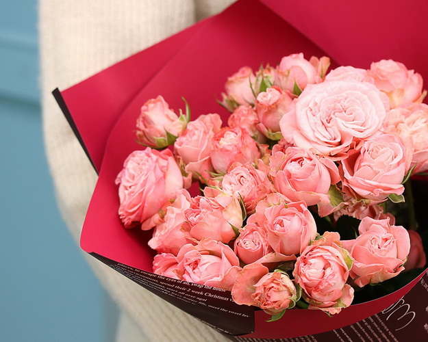 Букет з 7 кущових піоновидних троянд