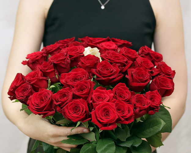 Букет із 51 троянди під стрічку