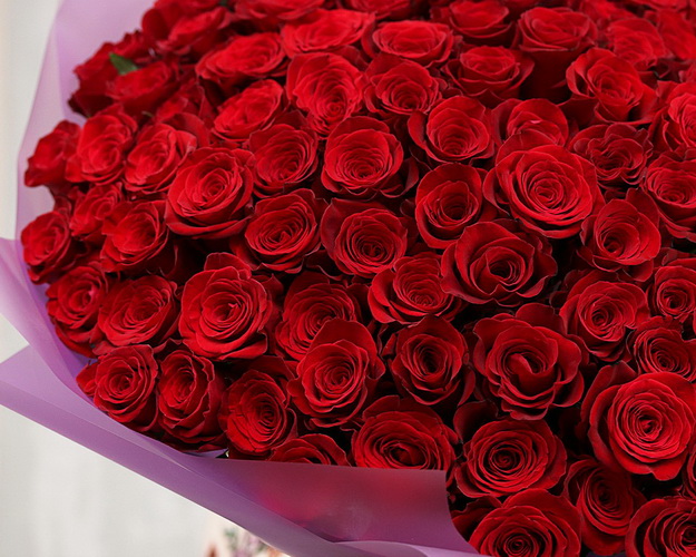 Букет із 101 троянди Фрідом