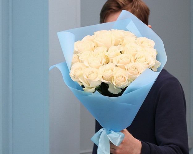 Букет із 25 троянд імпорт в упакуванні