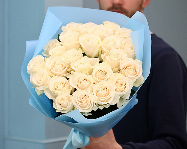 Букет із 25 троянд імпорт в упакуванні