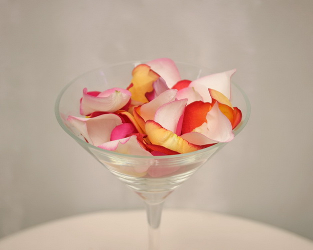 Яскраві та ніжні Пелюстки троянд (мікс)