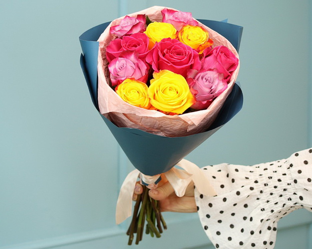 Букет із 11 троянд фіолетовий мікс в упакуванні