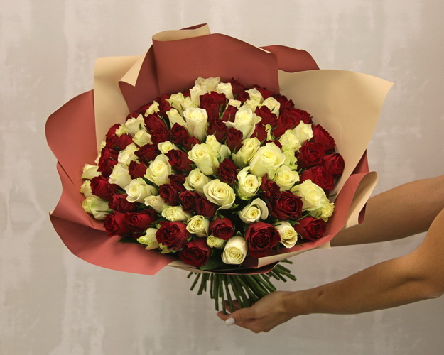 Букет із 101 троянди Мадам