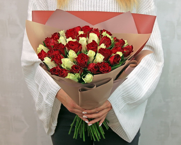 Букет з 51 троянди Доміно