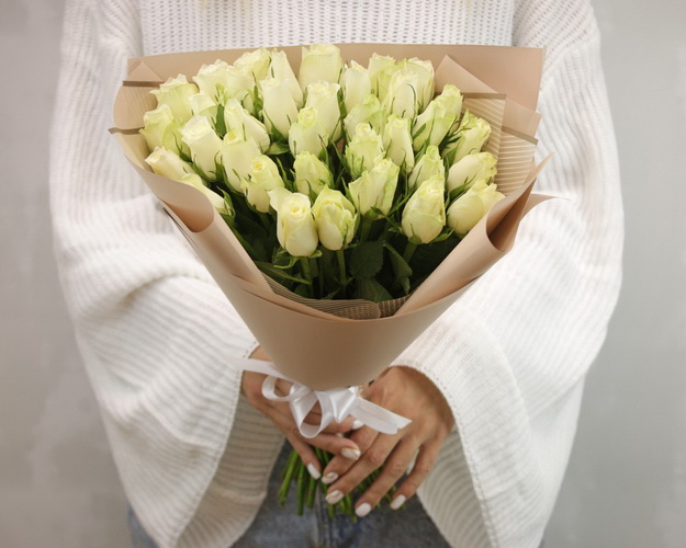 Букет із 35 троянд в упакуванні