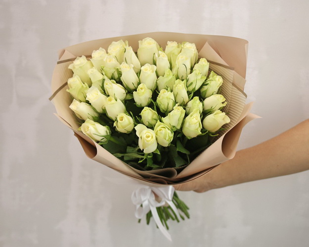 Букет із 35 троянд в упакуванні