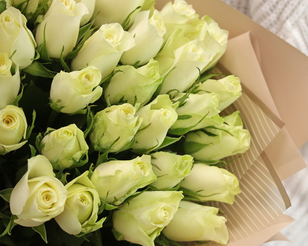 Букет із 35 троянд в упакуванні