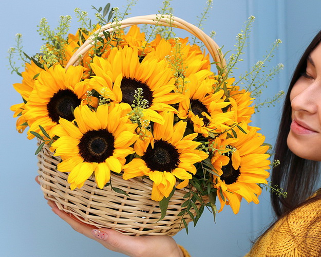 Кошик квітів Сонячний