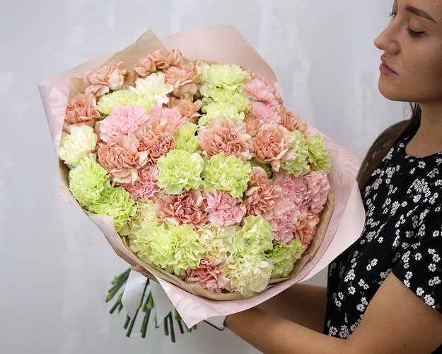 Букет з 51 діантусу мікс стильній упаковці