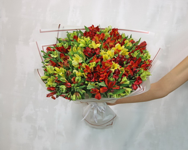 Букет із альстромерій Яскрава поляна