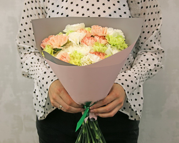 Букет з 25 діантусів ніжний мікс у стильній упаковці