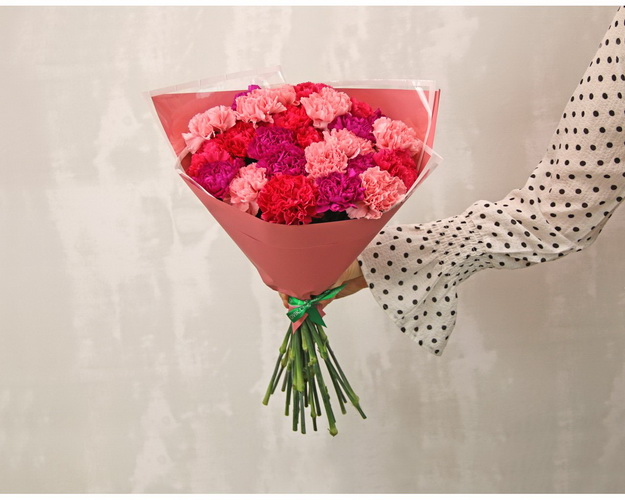 Букет з 25 діантусів (гвоздик) мікс у стильній упаковці