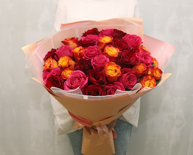 Букет із 35 троянд Яскраве літо