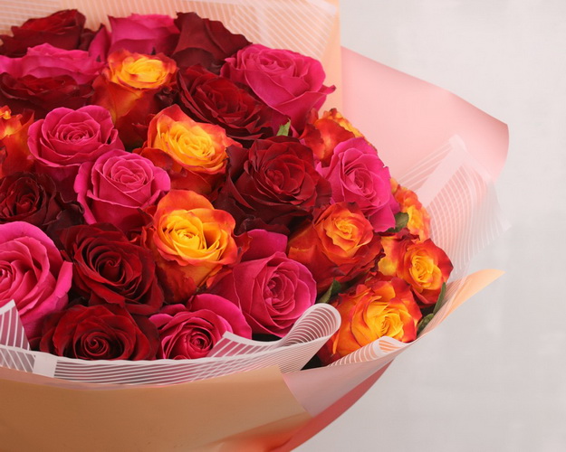 Букет із 35 троянд Яскраве літо