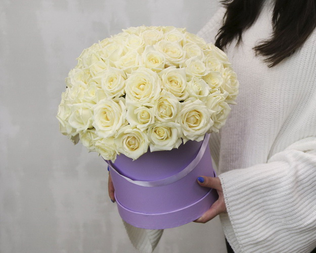 Букет у капелюшній коробці Білий Амур