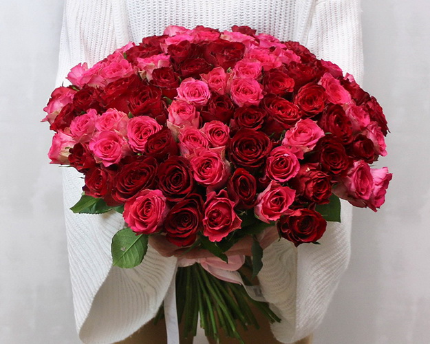 Букет із 101 троянди Два кольори