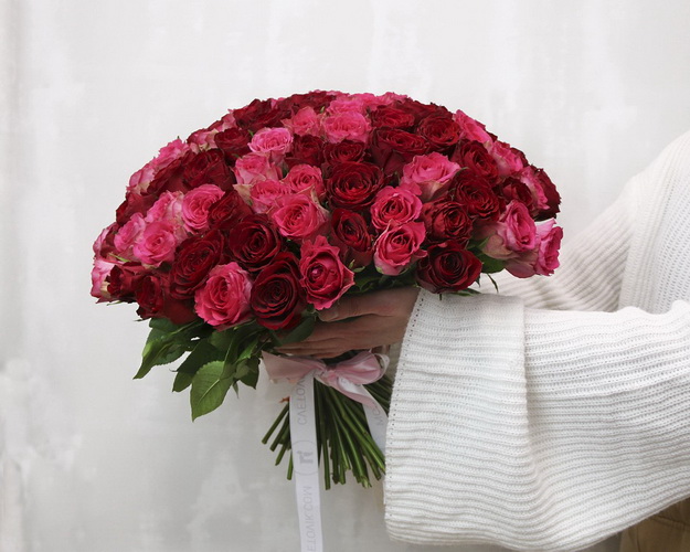 Букет із 101 троянди Два кольори