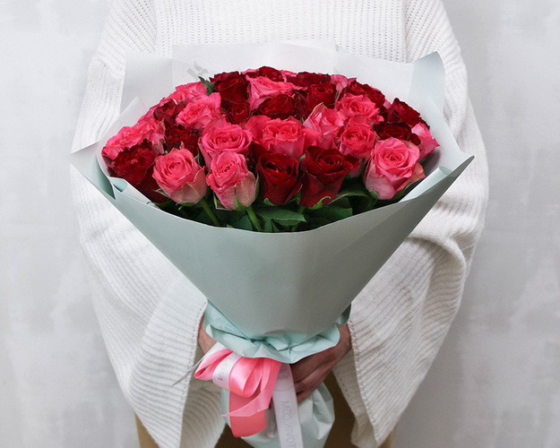 Букет з 35 троянд Малиновий мікс