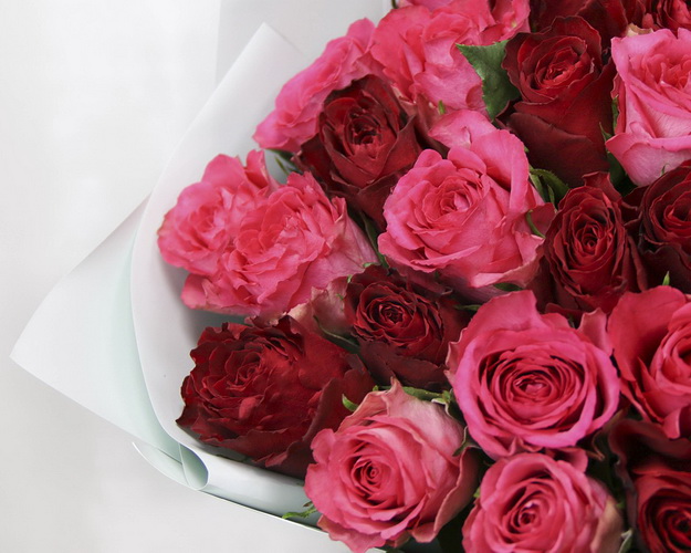 Букет з 35 троянд Малиновий мікс