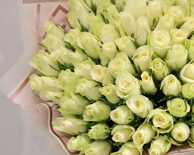 Букет із 101 троянди Афіна