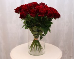 Троянда імпорт червона