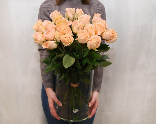 Троянда імпорт коралового відтінку