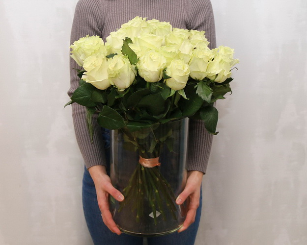 Троянда імпорт біло-зелена