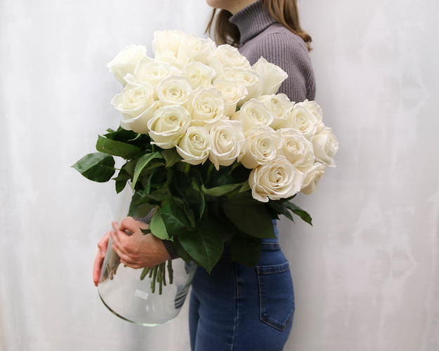 Троянда імпорт біла