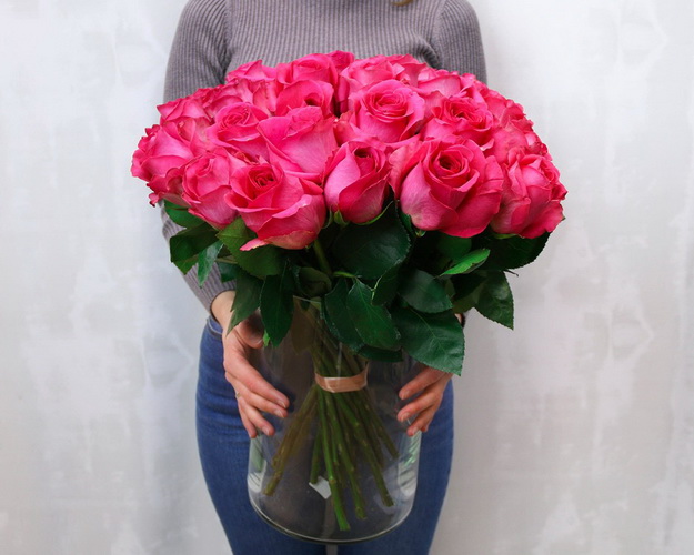 Троянда імпорт малинова