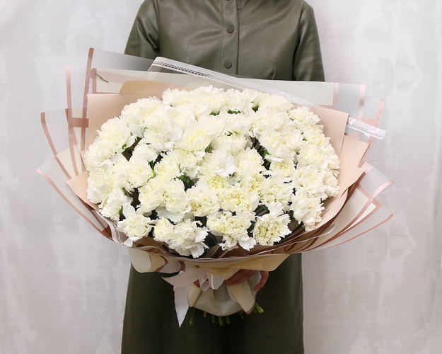 Букет із гвоздик Блондинка