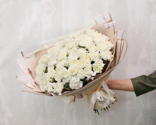 Букет із гвоздик Блондинка