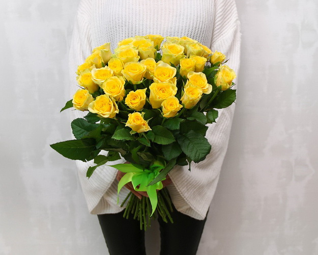 Букет із 35 жовтих троянд під стрічку