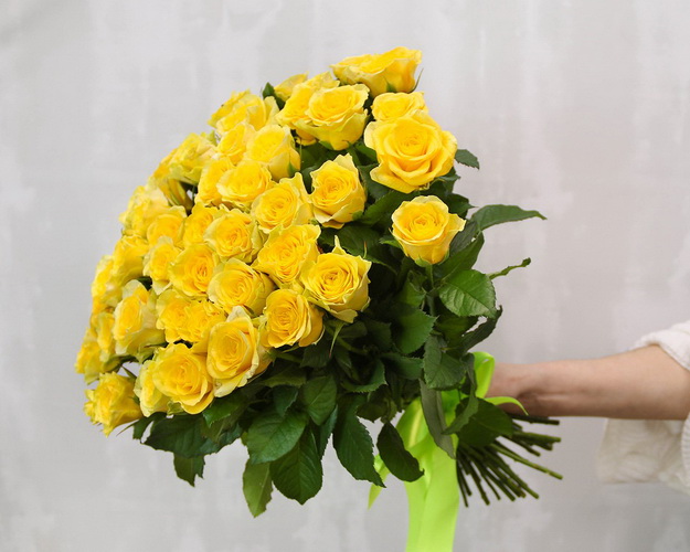 Букет із жовтих троянд Пені
