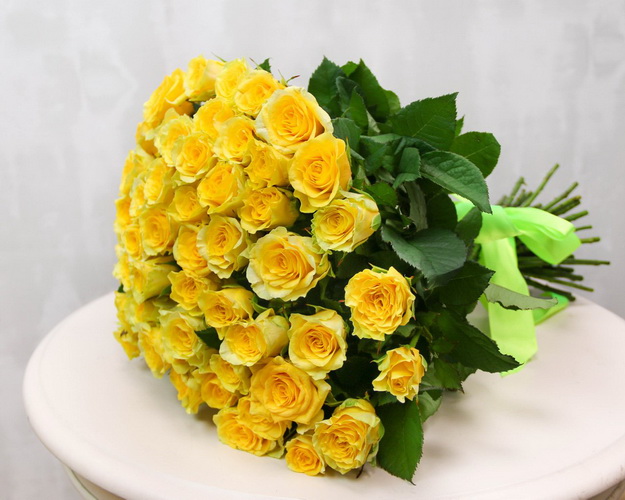 Букет із жовтих троянд Пені