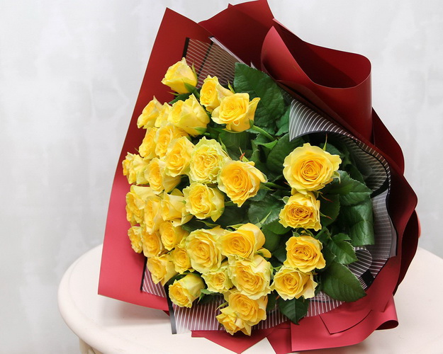 Букет із 35 жовтих троянд в упакуванні