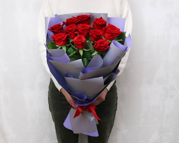 Букет з 11 троянд червоних в упакуванні