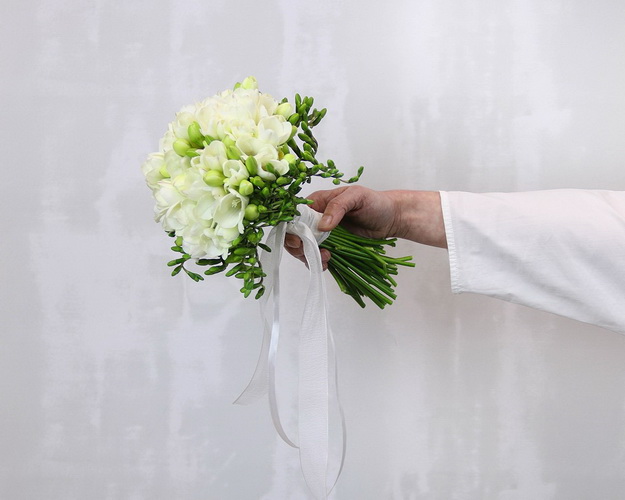 Букет нареченої Фрезія